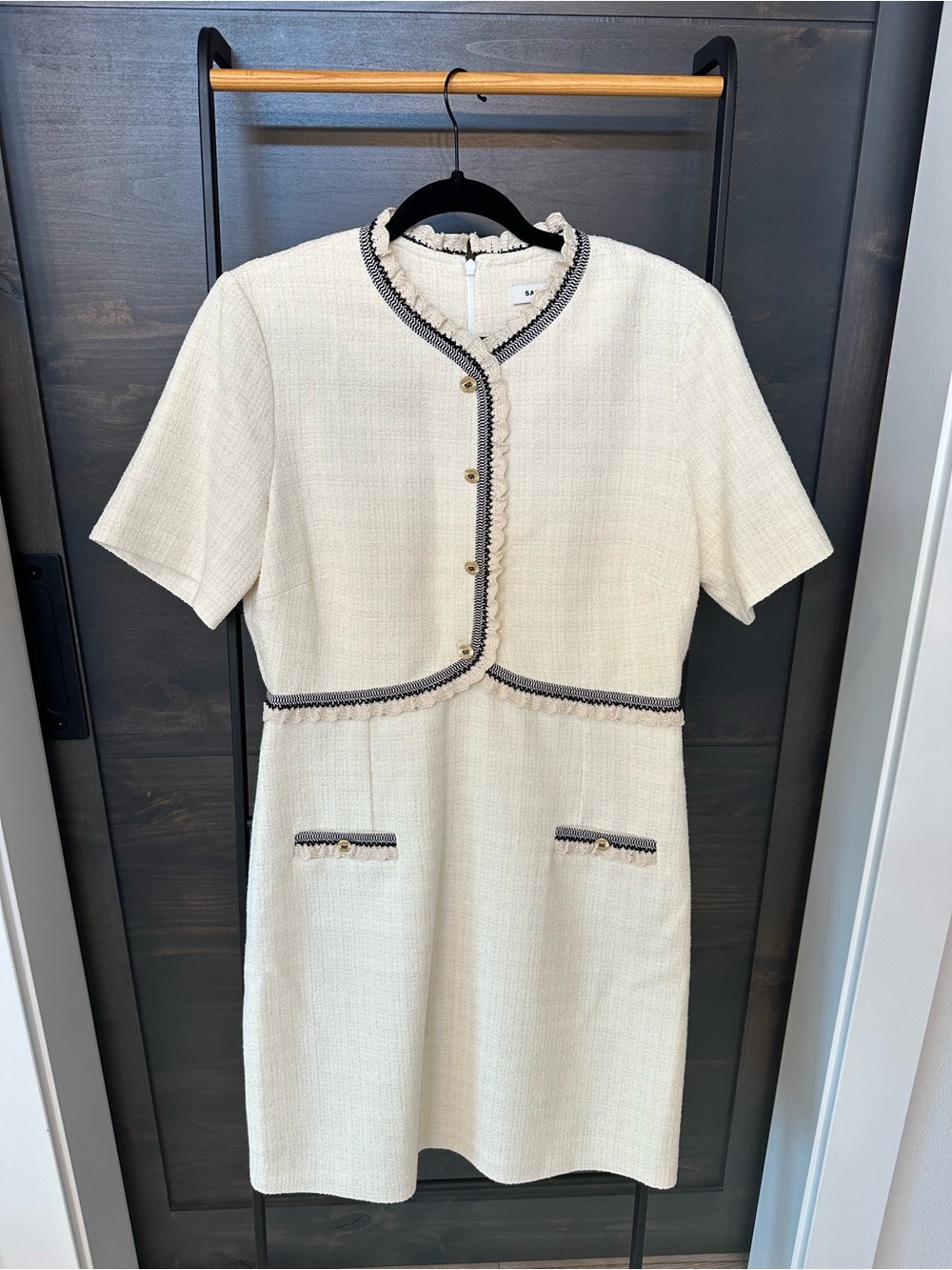 Never worn Sandro Cream Tweed Short Sleeve Shift Dress with Black Trim - Picture 2 of 7